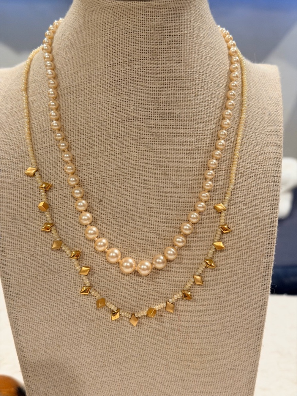 Bundle of 4 vintage Napier jewelry items beads, pearls, seed beads, gold metal - Picture 2 of 9